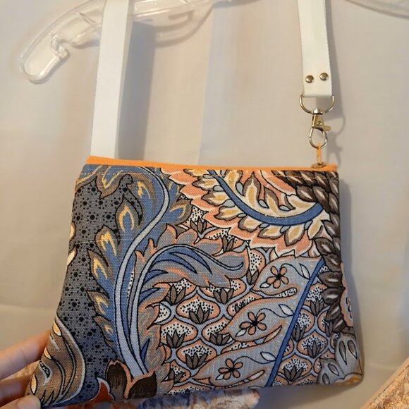 New Make-Up Cosmetics Toiletries Travel Satin Bags Hanging Wristlet Florals - Picture 9 of 16